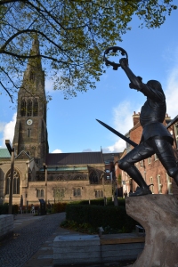 Statue of Richard III outside Leicester Cathedral